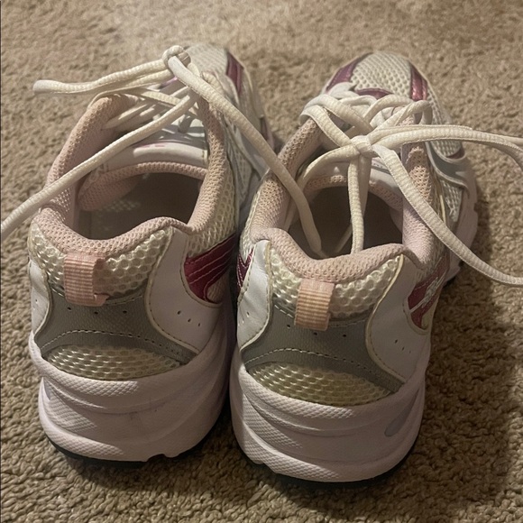 New Balance 530 Women's Sneakers - White and Pink - Picture 3 of 4